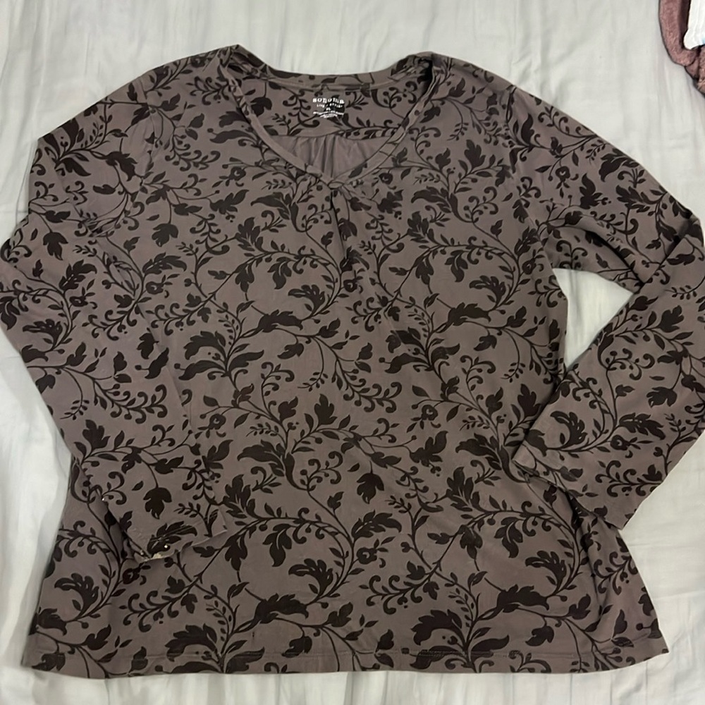 Women’s long sleeve top